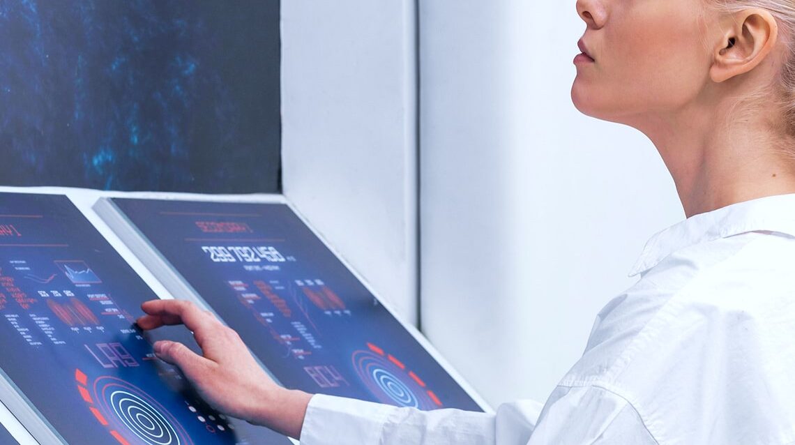 side-view-woman-working side-view-woman-working